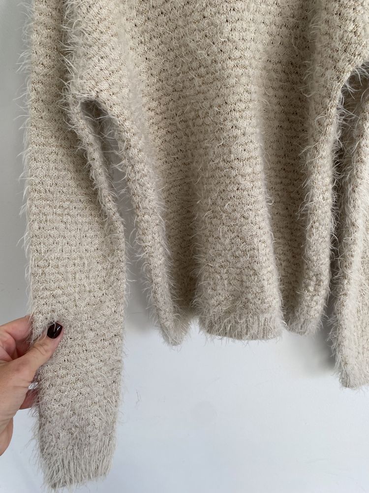 Sweter vrs 122/128 beżowo złoty włochaty jak newbie
