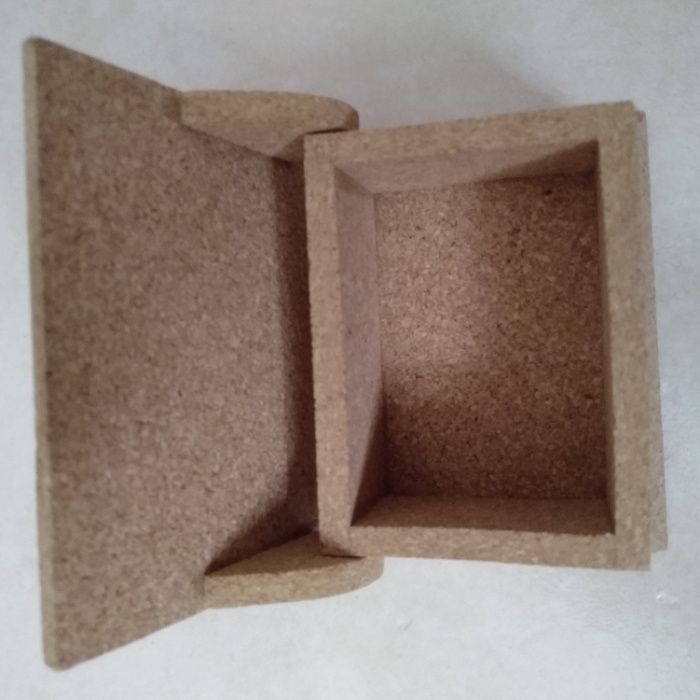 Guarda jóias de cortiça