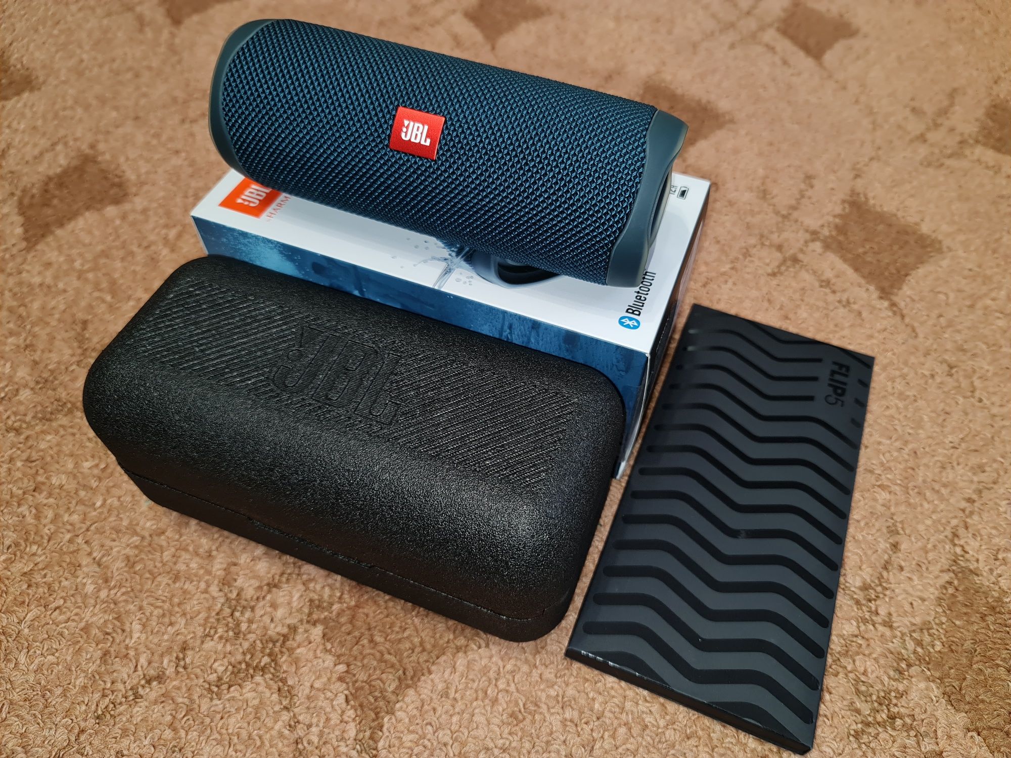 Портативная колонка JBL Flip 5 Blue оригинал,новая.