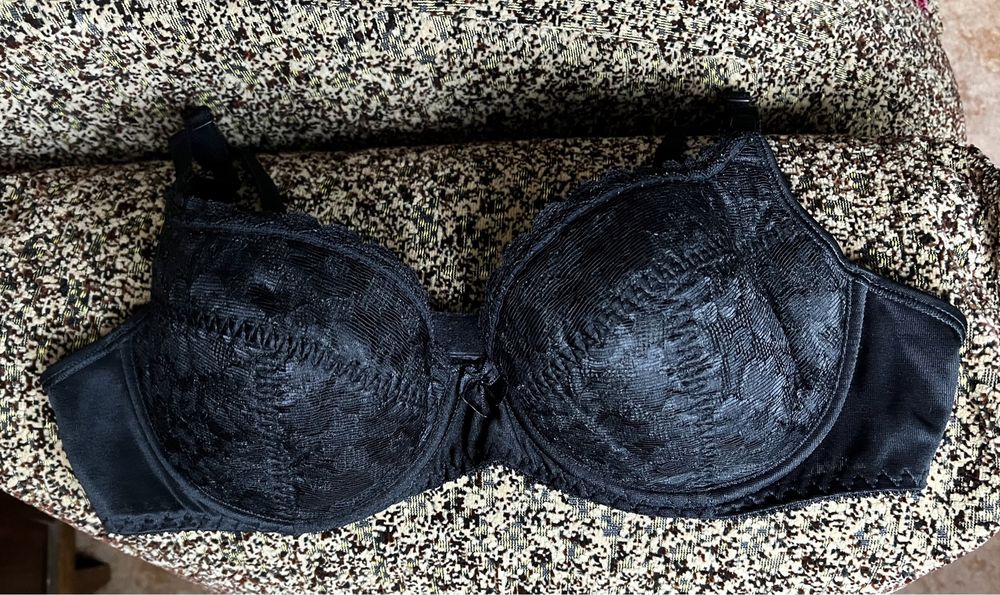 Черные бюстгалтеры