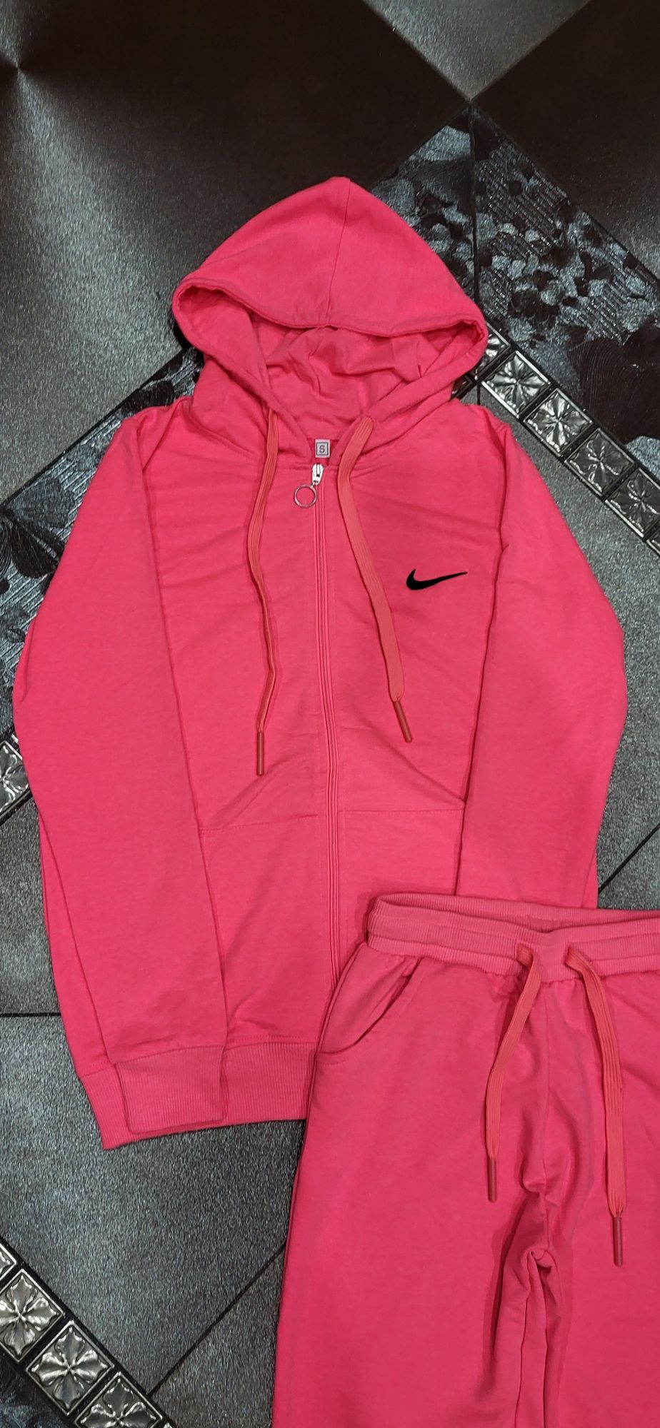 Neonowy dres damski młodzieżowy bawełna łyżwa nike S