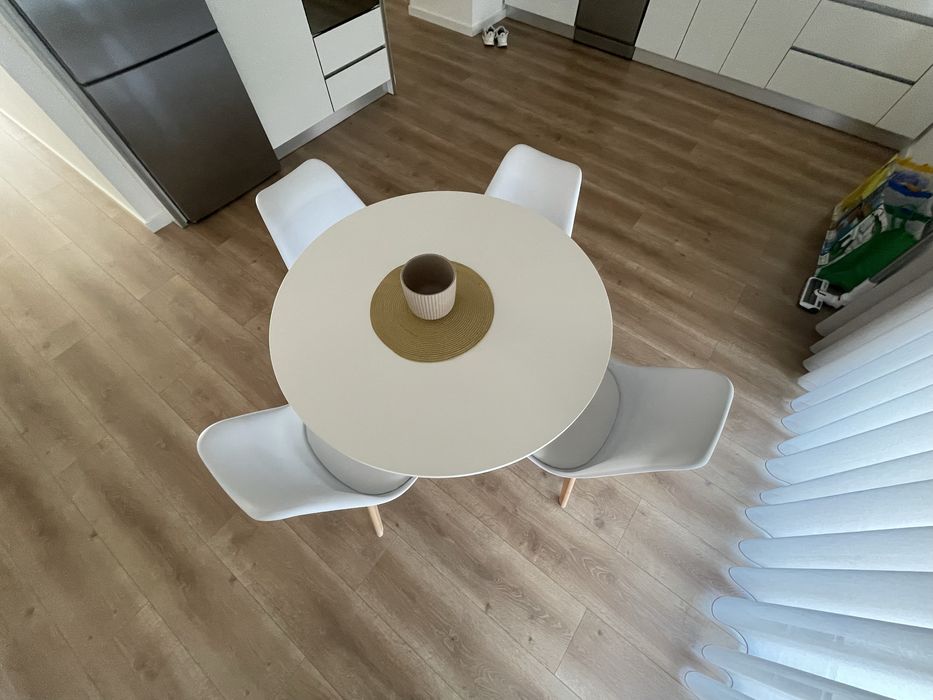 Mesa com 4 cadeiras IKEA