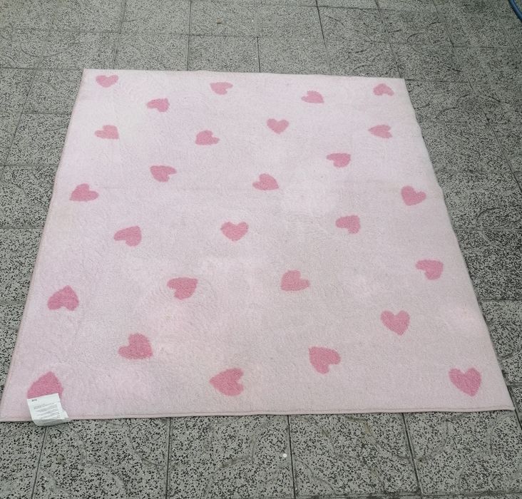 Vendo CARPETE muito MACIA e confortável como nova.Possibilidade entreg