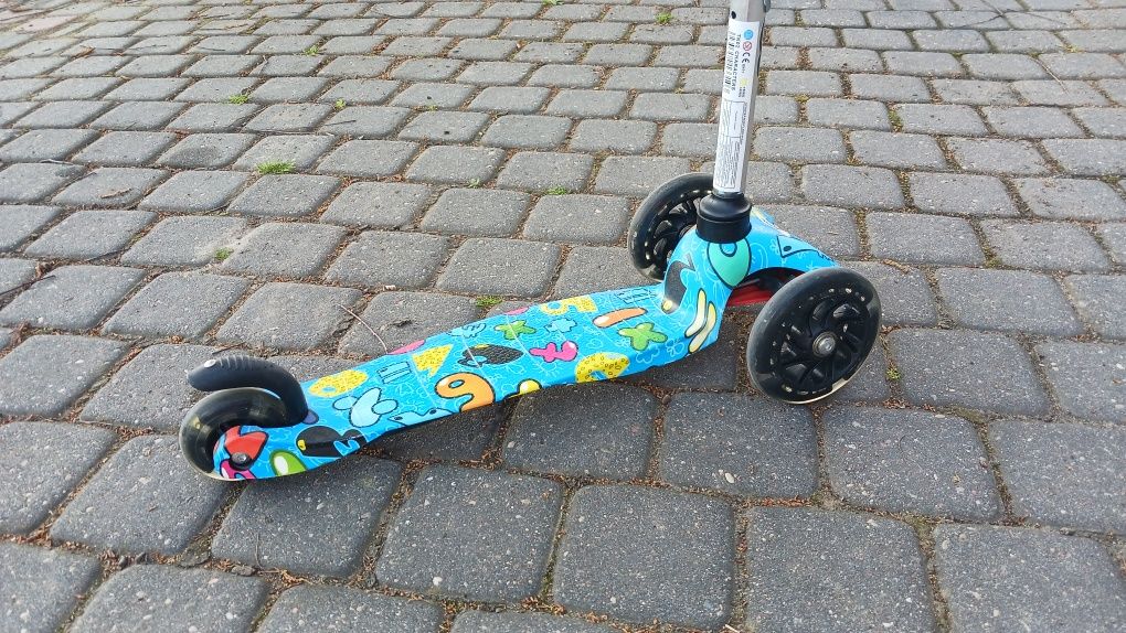Hulajnoga trójkołowa balansowa Scooter.