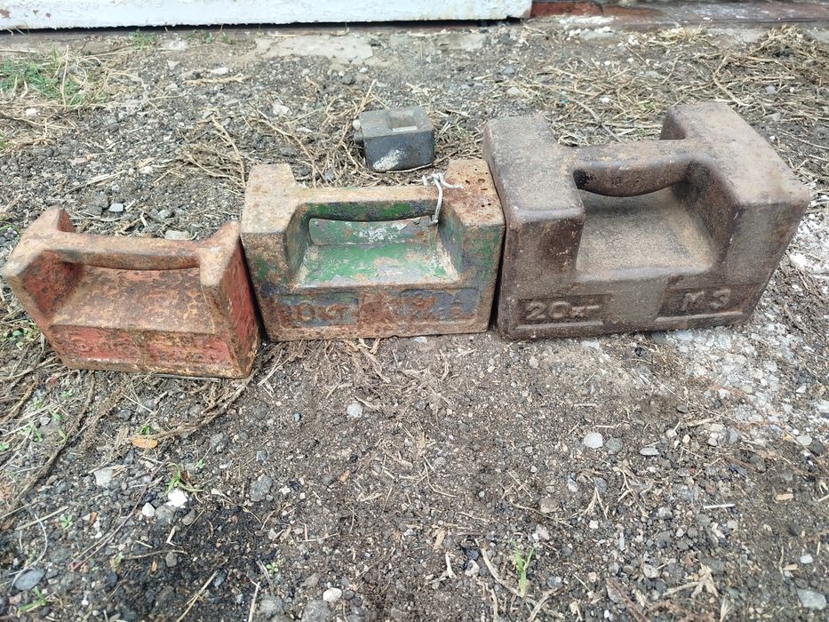 Гири спортивные 24 кг.32 кг 16 кг и гантели