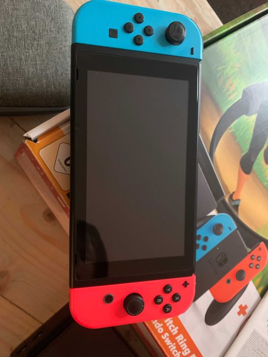 Nintendo Switch stan idealny , etui