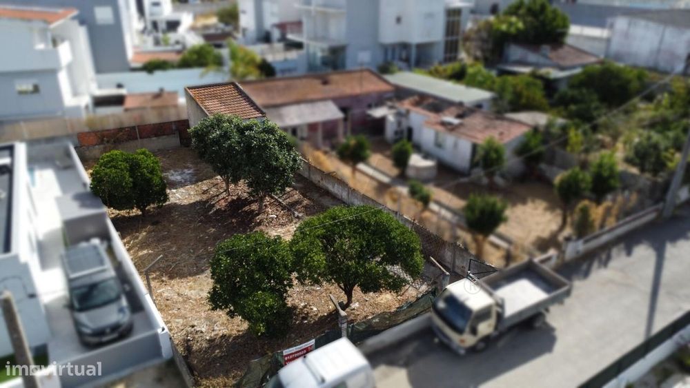 Terreno Urbano 275m2 para Construção Moradia Geminada