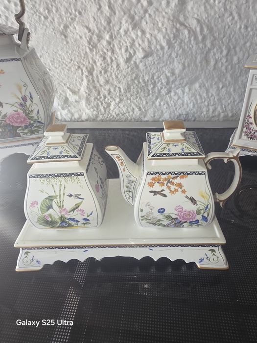 Composição em porcela antiga ver certificado na