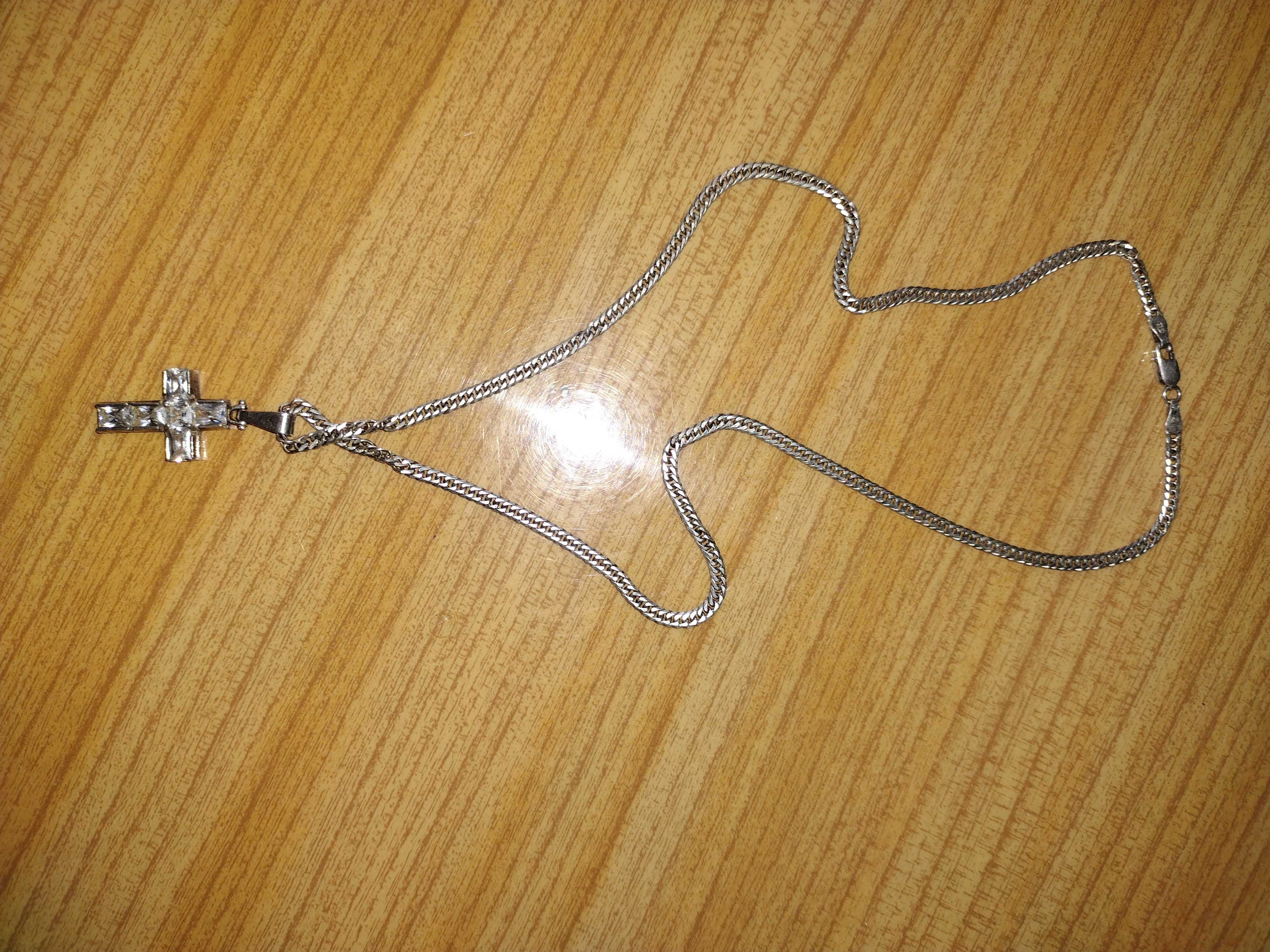 Łańcuszek 925 z krzyżykiem z cyrkoniami