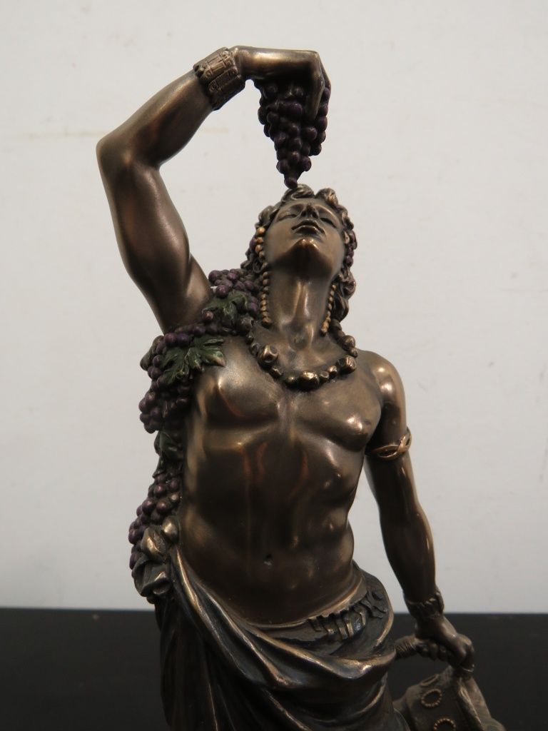 Escultura de Baco, Deus do vinho.