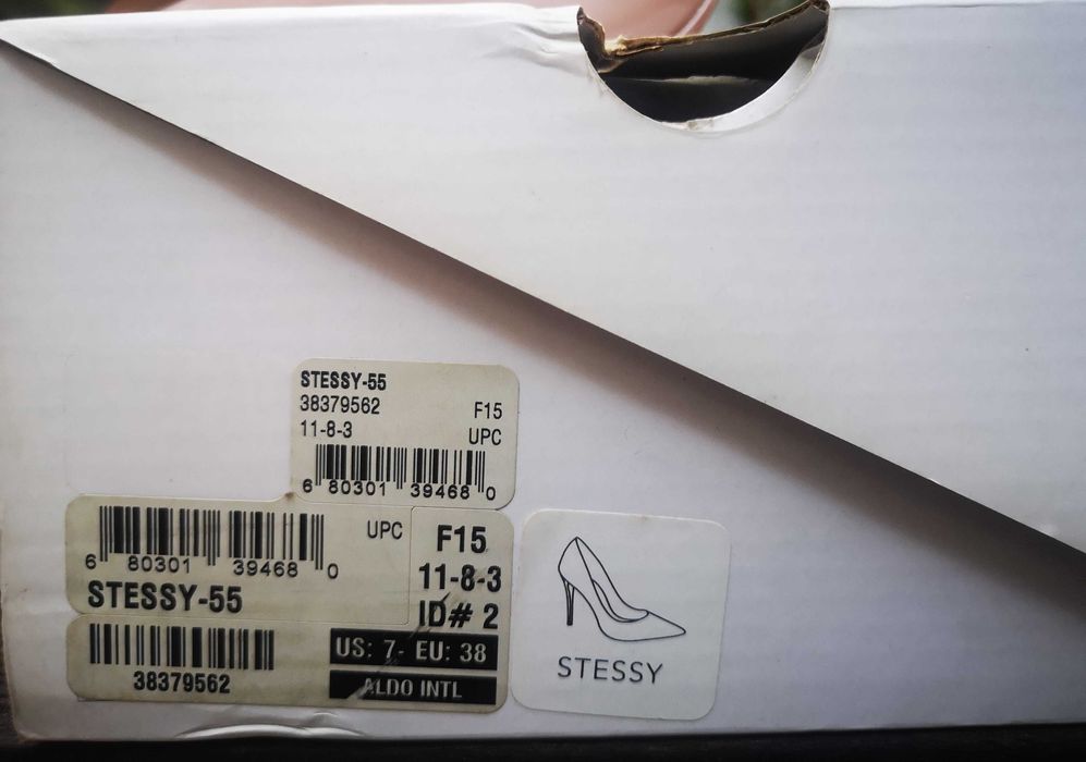 Stiletos em verniz rosa claro