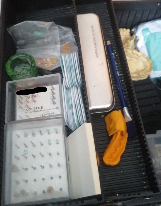 Mala com materiais dr medicina dentária uso pré-clínico