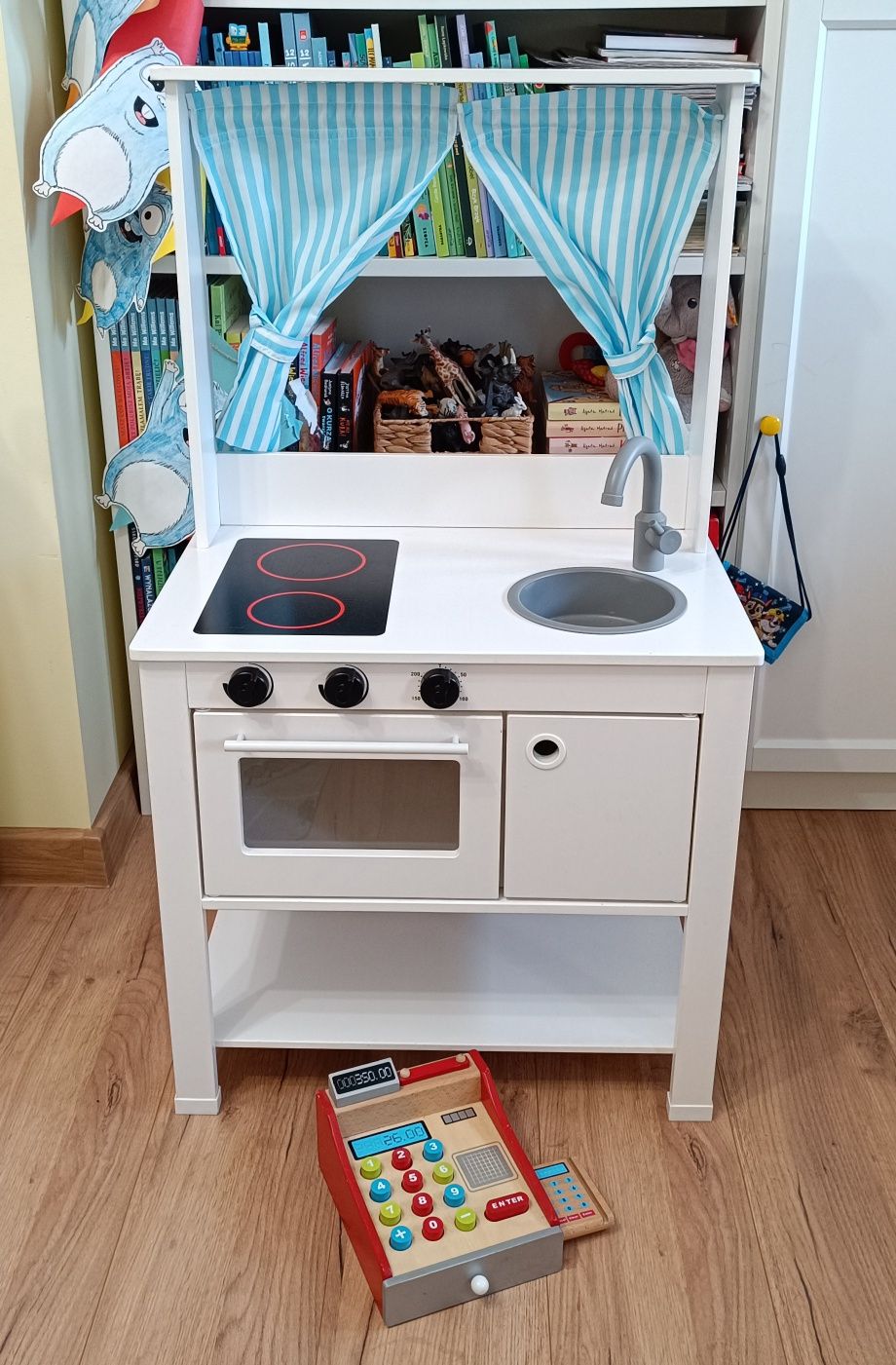 Kuchnia dla dzieci Ikea i kasa drewniana