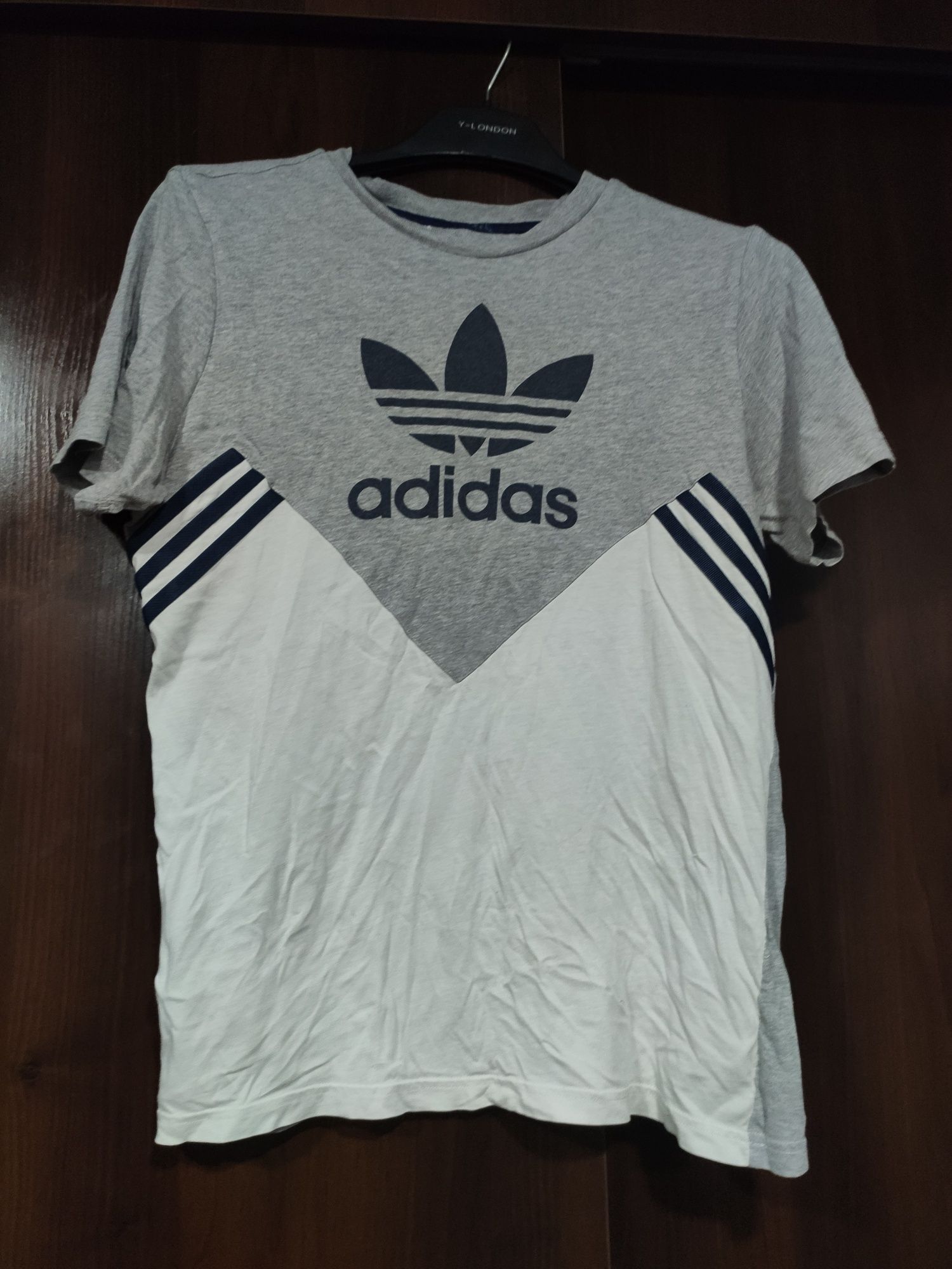 Женская футболка Adidas размер Л
