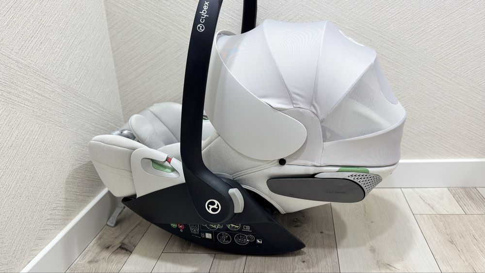 Автокрісло (автолюлька) Cybex Cloud T i-Size plus Platinum White