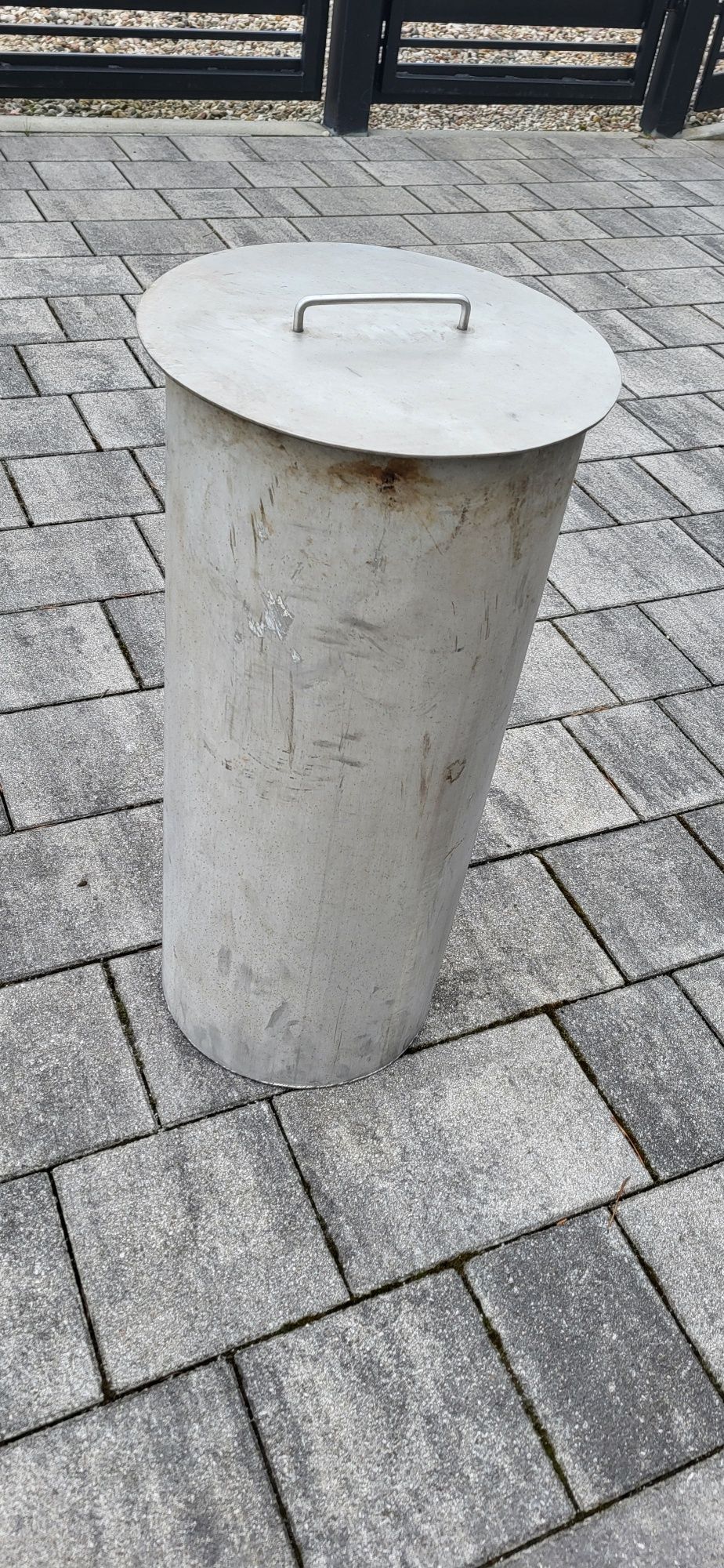 Sprzedam lodówkę coolleerrr z rury nierdzewnej do wkopania w ziemię.