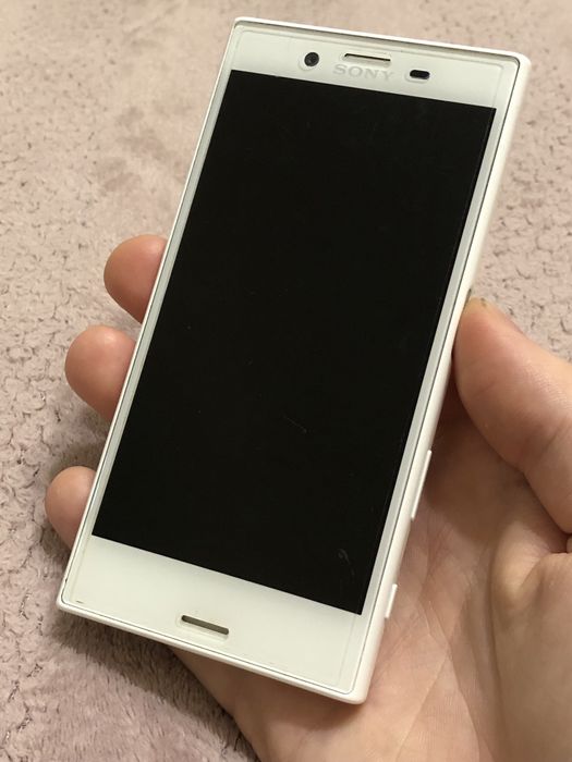 Телефон Sony X Compact (F5321) 3/32gb
