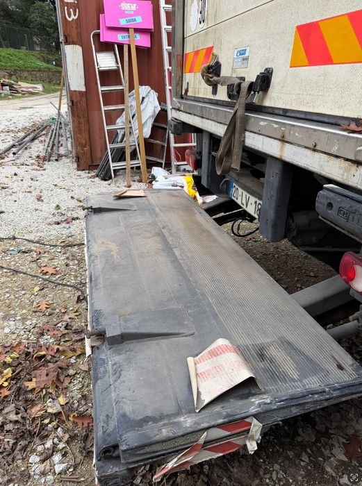 Plataforma elevatória de camiao dobrável