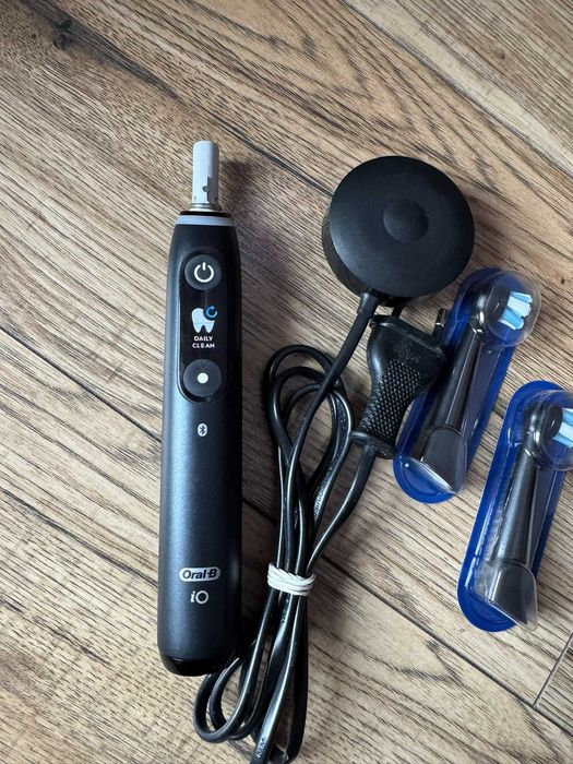 Szczoteczka soniczna Oral-b IO8 czarna