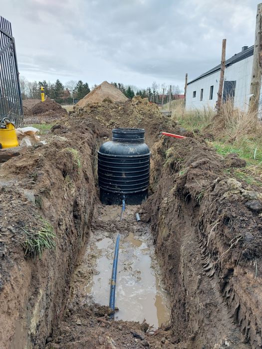 Przyłącza wodne / kanalizacyjne / deszczowe. Budowa dróg / podjazdów.