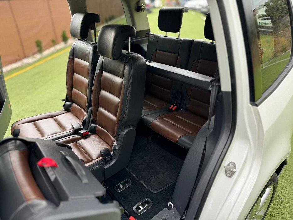 VW TOURAN 2.0 TDI – 7 LUGARES – INTERIOR EM PELE – TETO PANORÂMICO