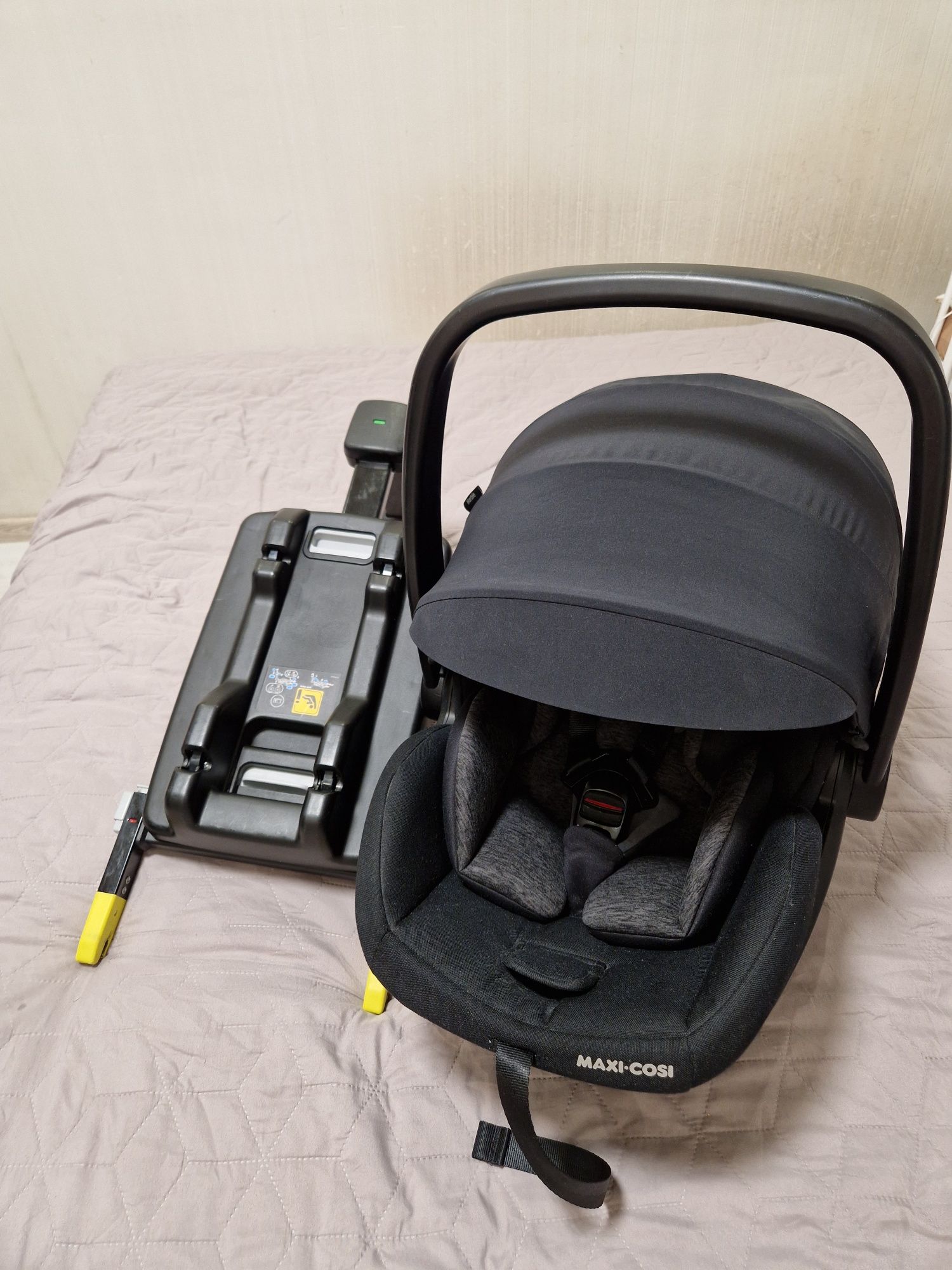 Автокрісло з базою Maxi Cosi