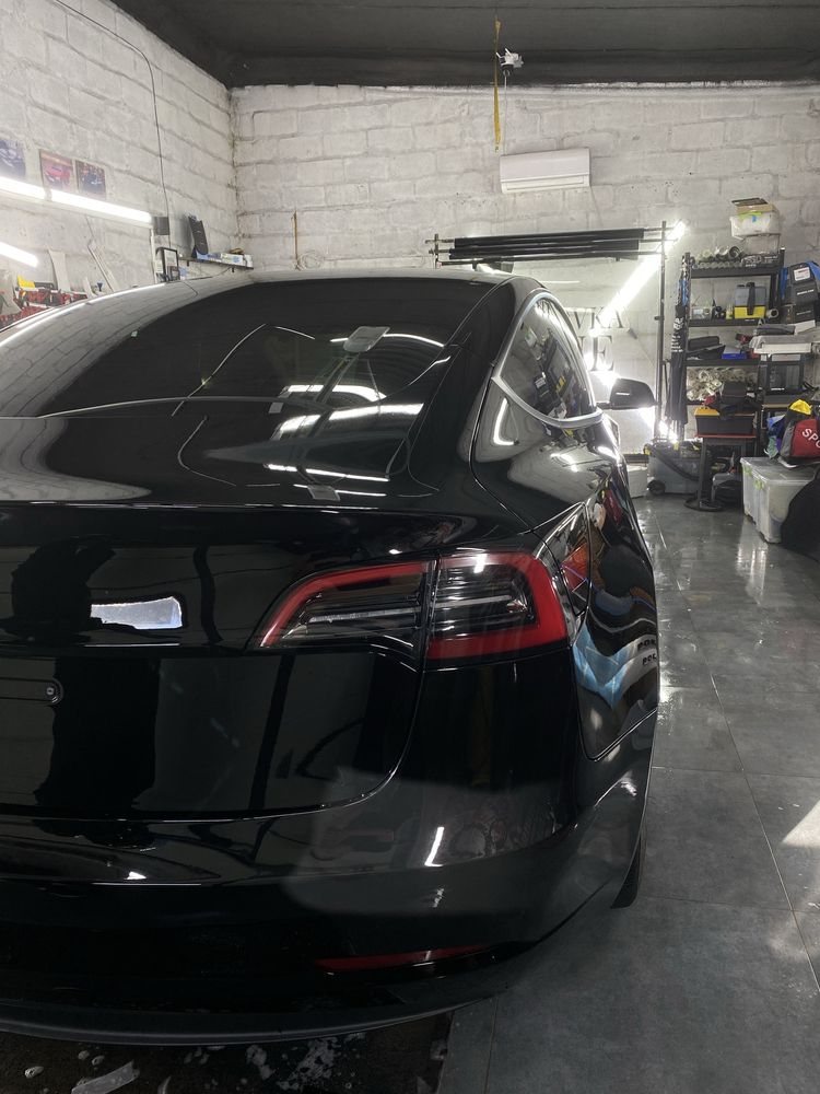 Tesla Model 3 2023 року Rest