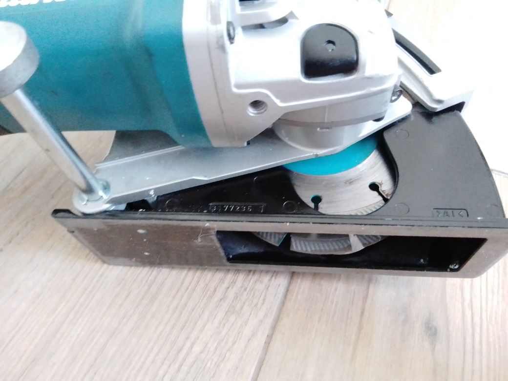 Bruzdownica Makita sg1251 do rowków 1400w