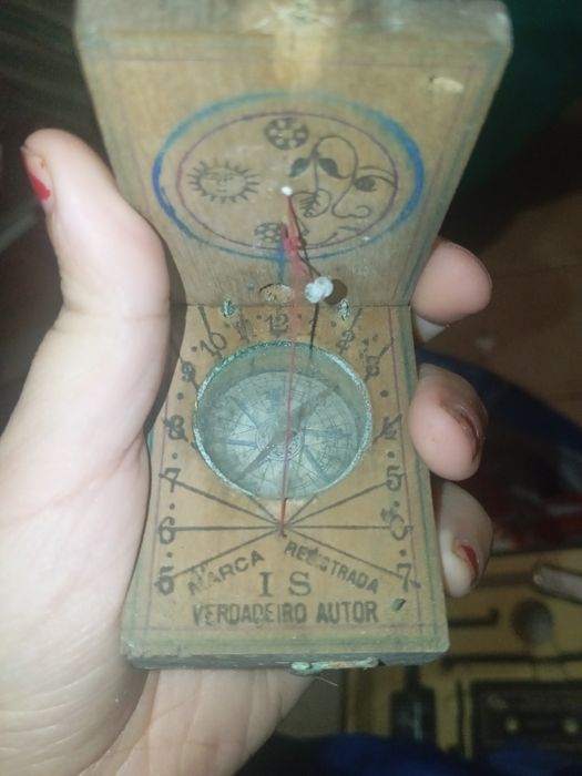 Bússola antiga madeira