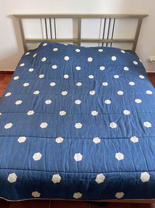 Conjunto cama, colchão (IKEA - 2,1mx1, 7m) e 2 mesas cabeceira