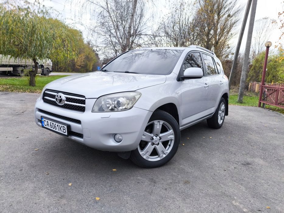 Продам Rav 4 офіційний.