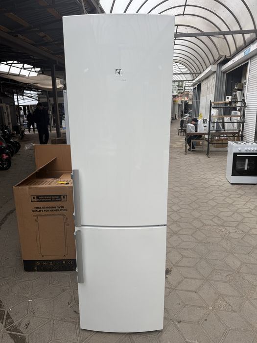 Комбінований холодильник Elektrolux EN3855MOW