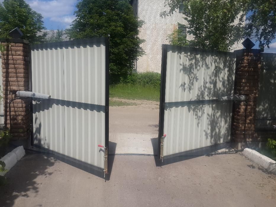 Монтаж автоматизованих систем до в'їзних та гаражних воріт.