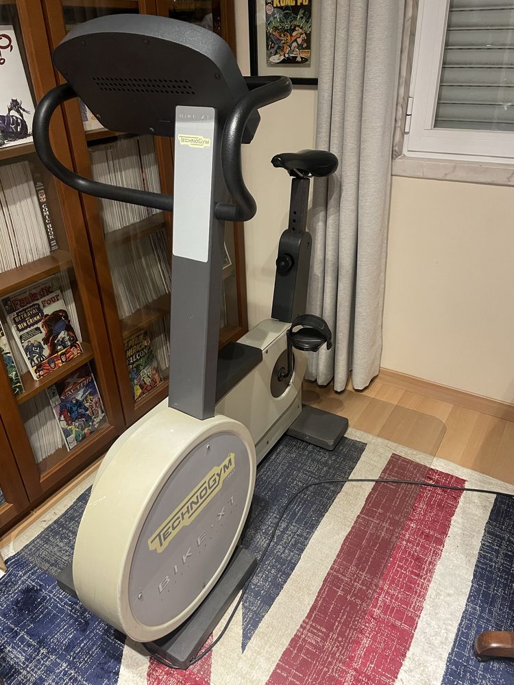 Bicicleta estatica technogym profissiona