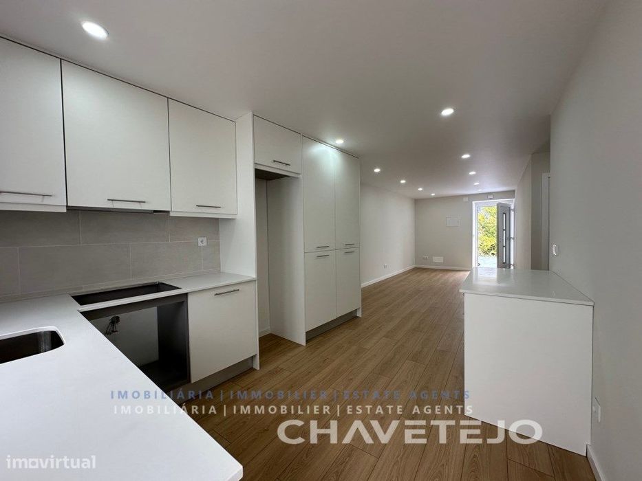 Moradia V2 renovada para arrendamento em Tomar.