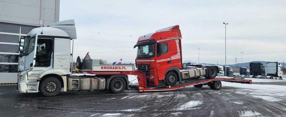 Naczepa , laweta do transportu ciągników siodłowych  ,   wynajem ,