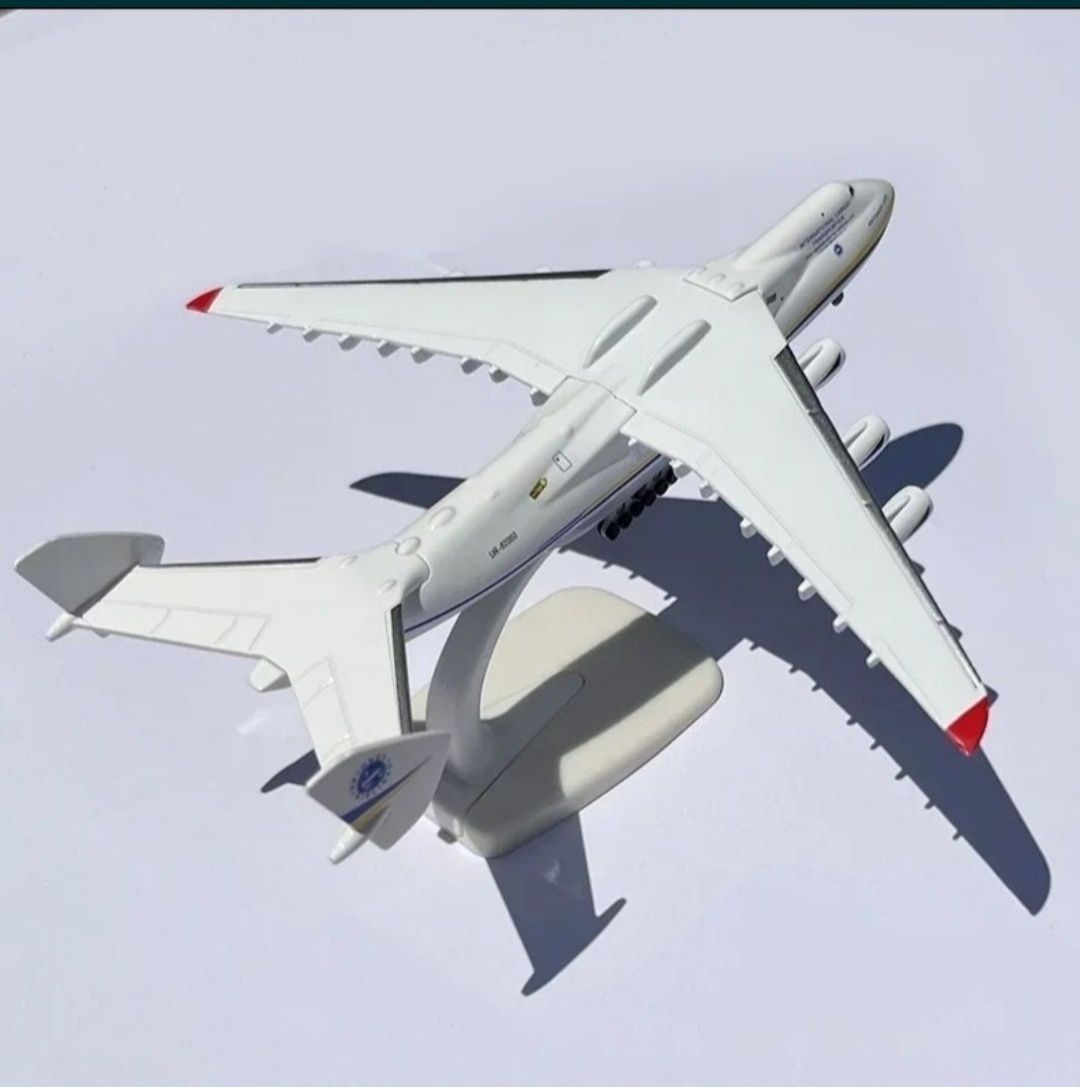 Колекційна модель Літака AН 225 Мрія 1:400