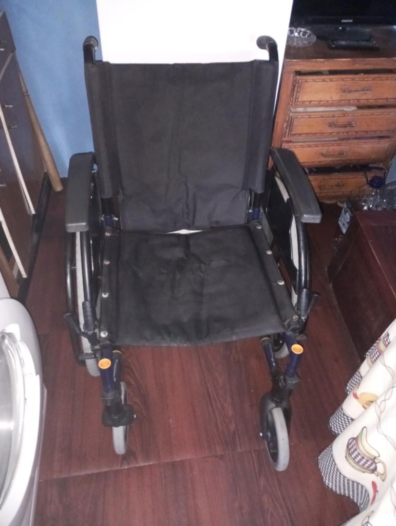 Vendo cadeira de rodas