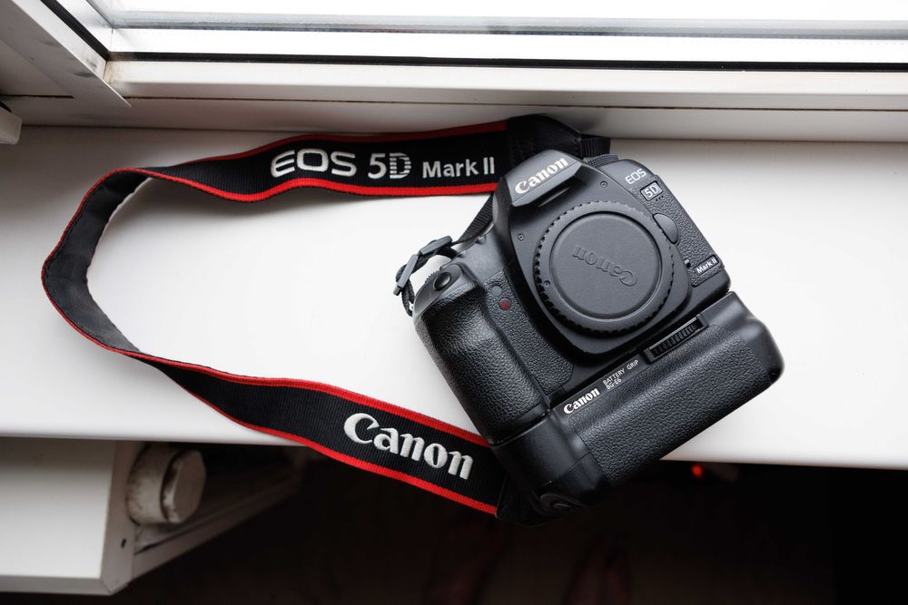 Canon 5D Mark II + EF 24-70 2.8