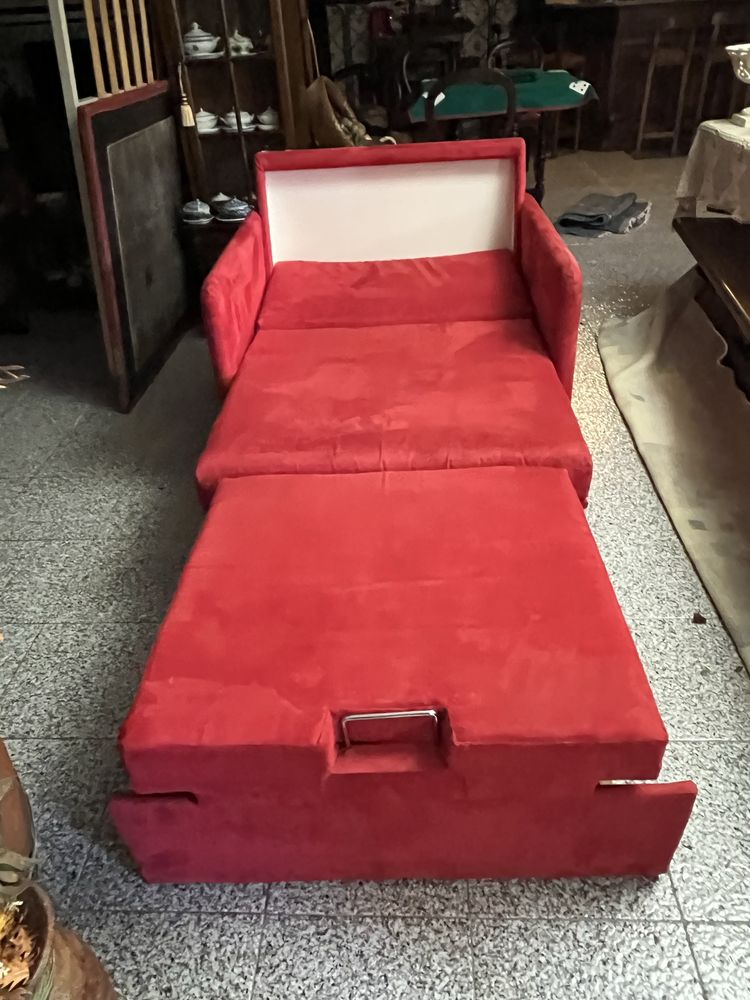 Sofa cambalhota nuns segundos tranforma-se em confortavel camma indivi