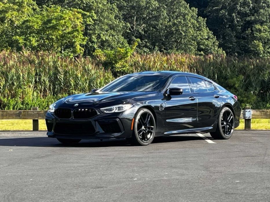 BMW M8      2022