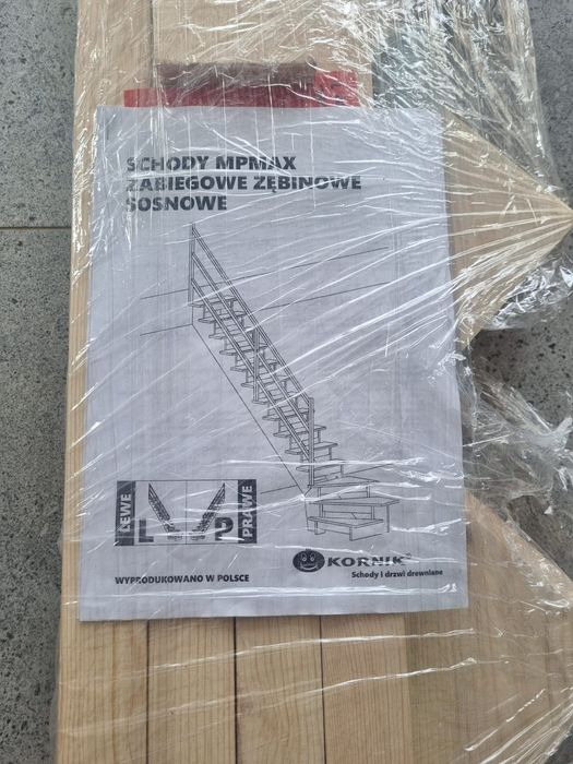 Schody MPMAX  zabiegowe zębinowe sosnowe lewe