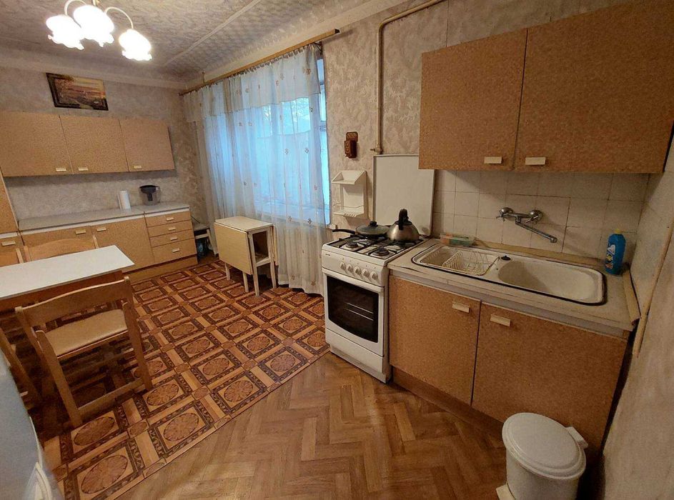 Без комісії продам 3-к. Політехнічна,31-б. Метро КПІ - 3 хвилини пішки