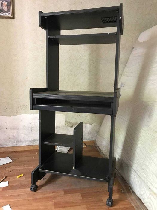 Стол для компьютера