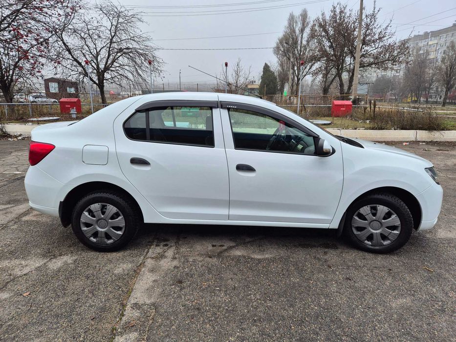 Renault Logan 2016г 1.2двигатель 114тыс км пробег