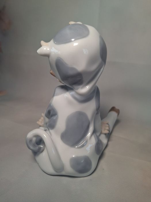 Porcelanowa figurka NAO chłopczyk w piżamie