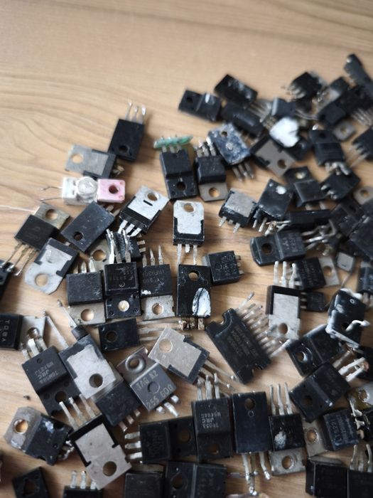 Tranzystory mocy 300 szt, 0,5kg Toshiba, SK Japan, PBYR, NEC, SEC inne