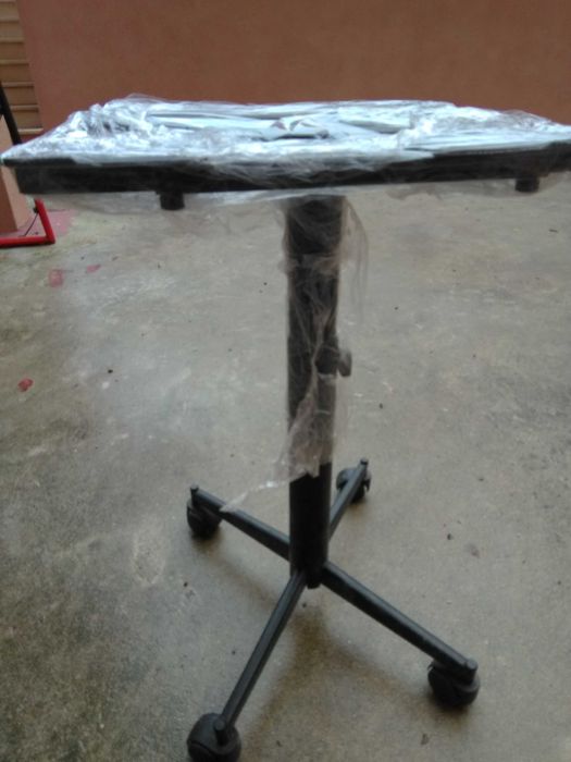 Mesa metálica vintage para Televisão