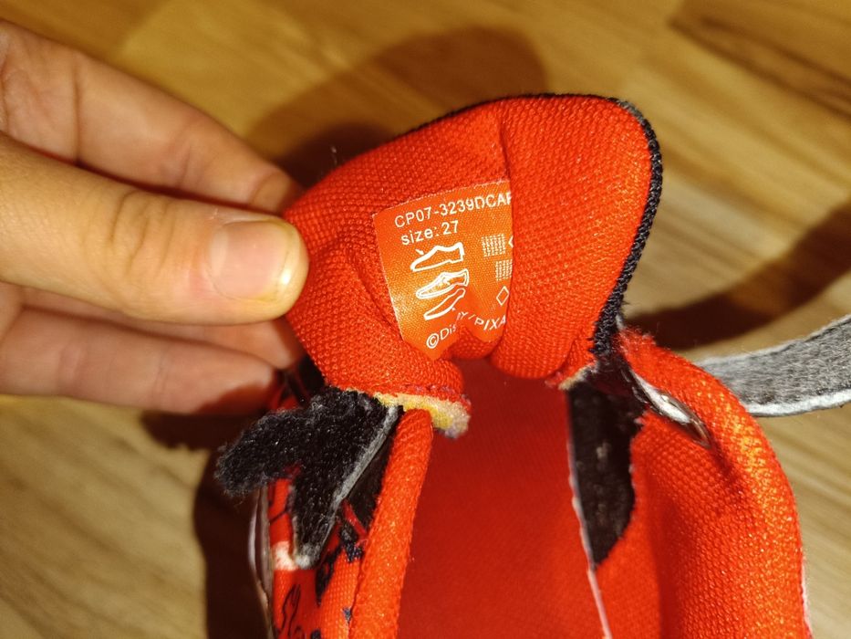 Świecące buty chłopięce