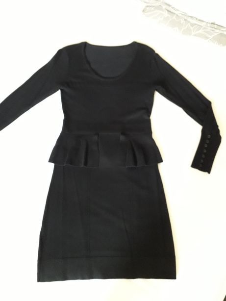Czarna wełniana sukienka z baskinką kobieca stan idealny 40% wełna